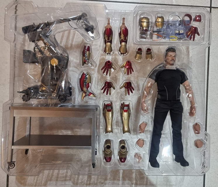 PRE-LOVED - Hot Toys - MMS191 - Iron Man 3: Tony Stark (Armor Testing Version)