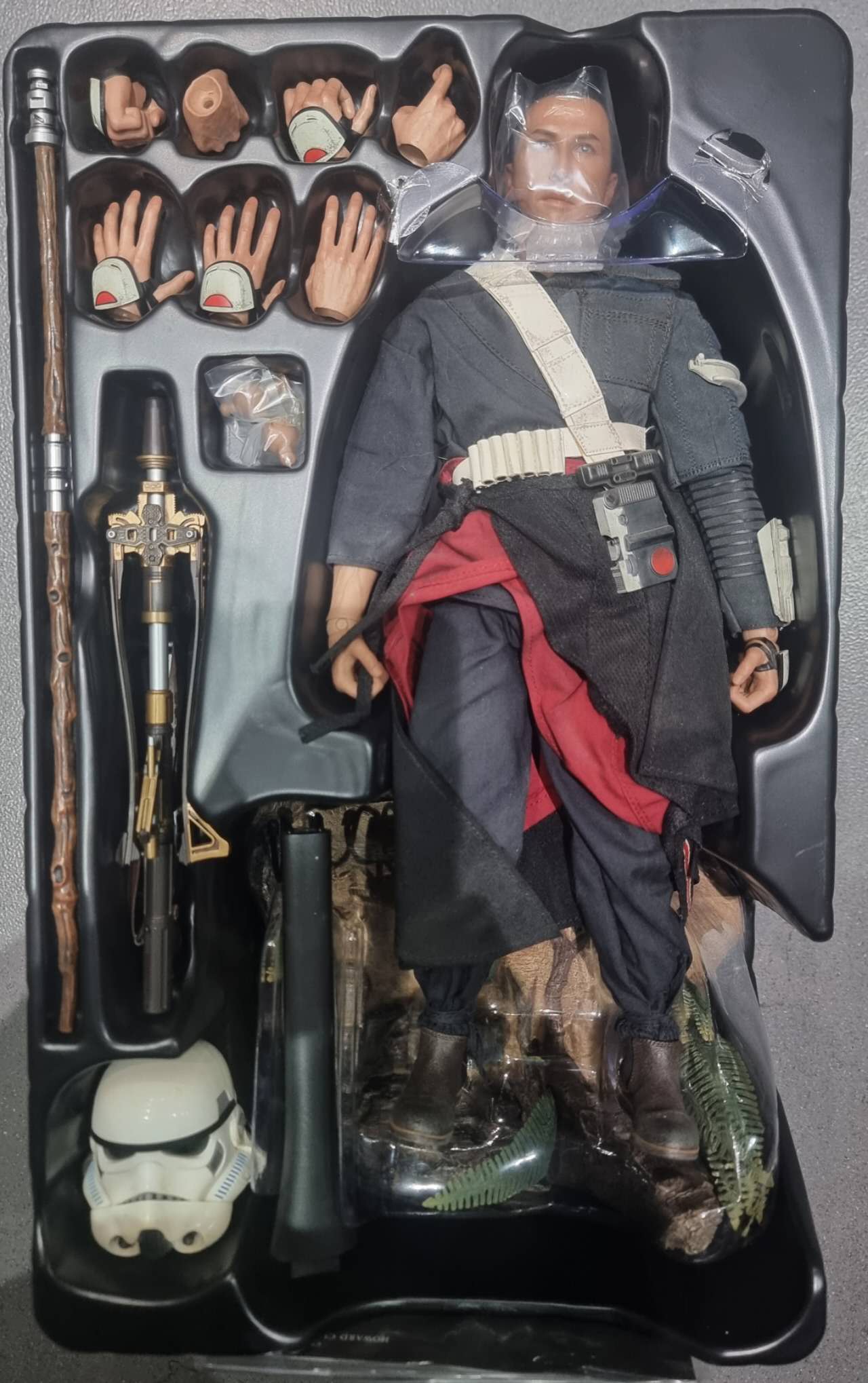 PRE-LOVED - Hot Toys - MMS403 - Star Wars Rogue One: Chirrut Imwe (Deluxe Version)