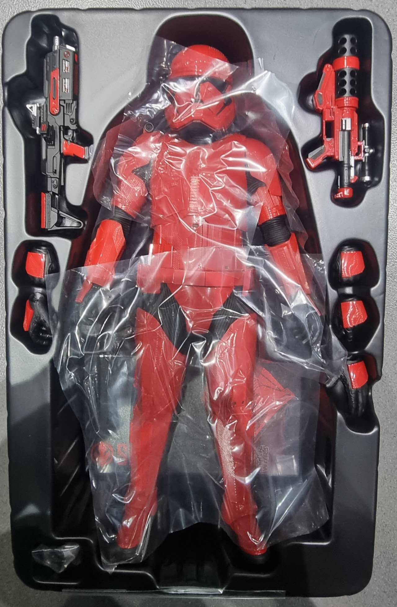 PRE-LOVED - Hot Toys - MMS544 - Star Wars : The Rise of Skywalker – Sith Trooper