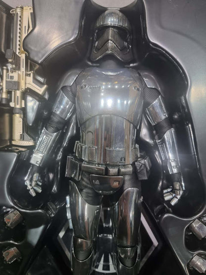 PRE-LOVED - Hot Toys - MMS328 - Star Wars : TFA – Captain Phasma