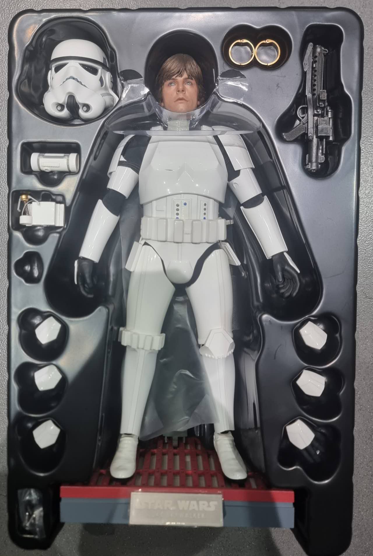 PRE-LOVED - Hot Toys Exclusive - Star Wars: Luke Skywalker (Stormtrooper Disguise)