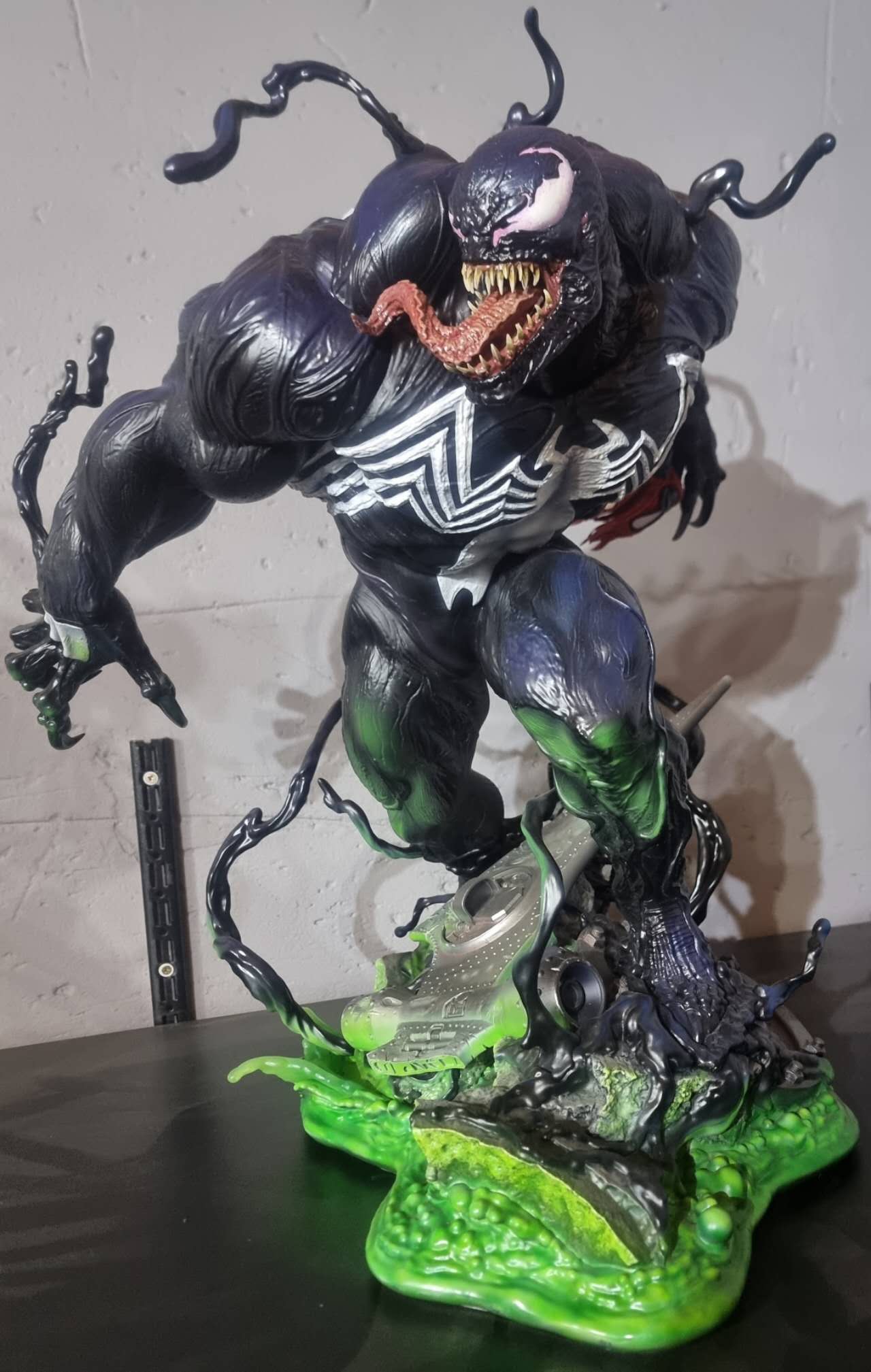 PRE-LOVED - Sideshow Collectibles - 300796 - Venom Premium Format