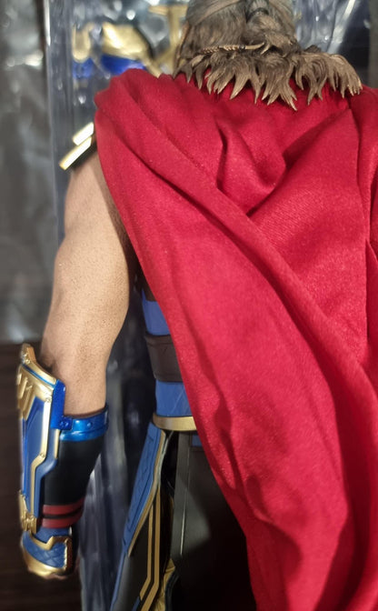 PRE-LOVED - Hot Toys - MMS656 - Thor Love and Thunder: 1/6th Scale Thor