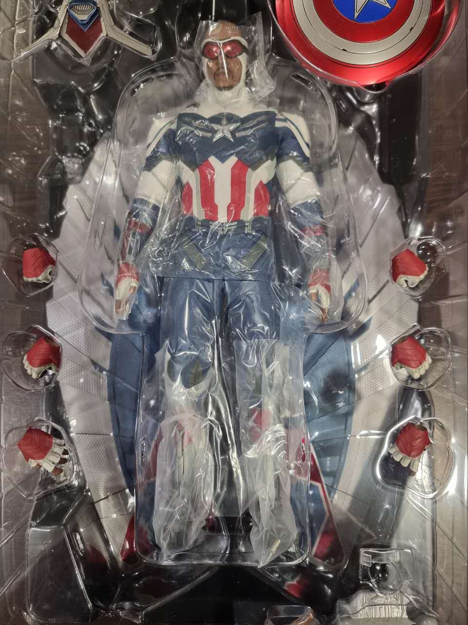 Pre-loved - Hot Toys - TMS040 - The Falcon and the Winter Soldier: Captain America - H.G.