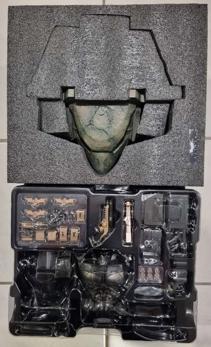 PRE-LOVED - HOT TOYS - QS019 - THE DARK KNIGHT TRILOGY - 1/4 SCALE BATMAN (Standard EDITION)