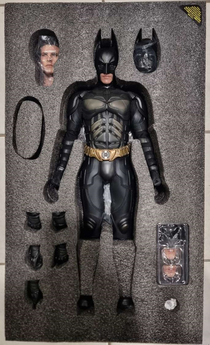 PRE-LOVED - HOT TOYS - QS019 - THE DARK KNIGHT TRILOGY - 1/4 SCALE BATMAN (Standard EDITION)