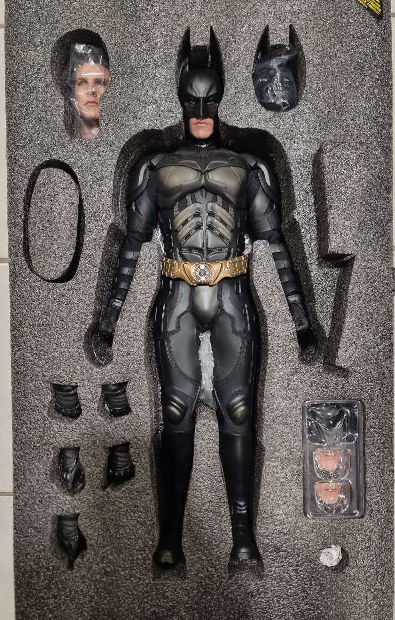 PRE-LOVED - HOT TOYS - QS019 - THE DARK KNIGHT TRILOGY - 1/4 SCALE BATMAN (Standard EDITION)