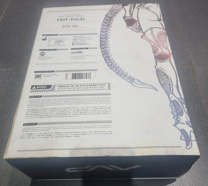 PRE-LOVED - Hot Toys - HAS002 - Alien Girl