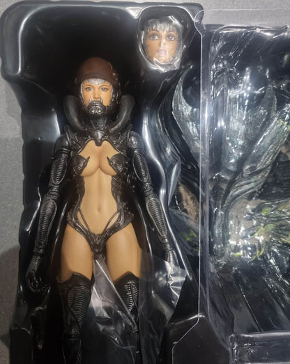 PRE-LOVED - Hot Toys - HAS002 - Alien Girl