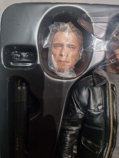 PRE-LOVED - Hot Toys - MMS307 - Terminator Genisys: T-800 Guardian