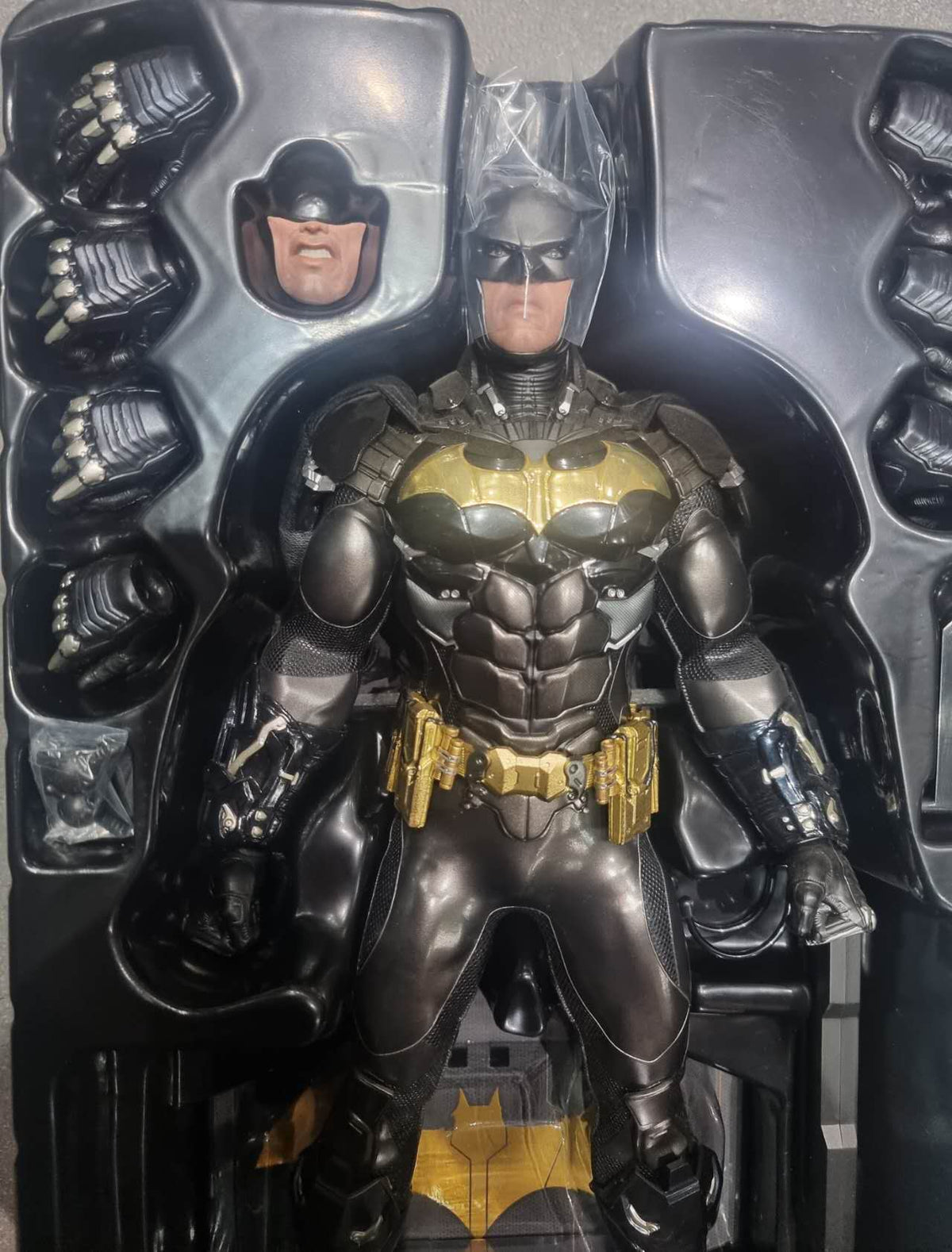 PRE-LOVED - Hot Toys EXCLUSIVE - VGM037 - Batman Prestige Edition
