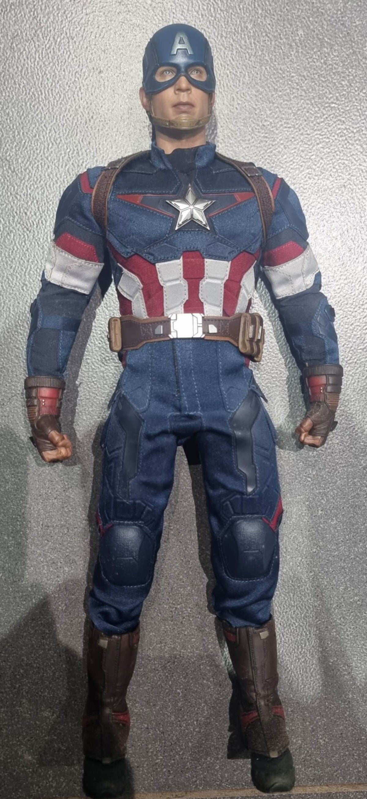 PRE-LOVED - Hot Toys - MMS281 - Captain America (Age of Ultron)
