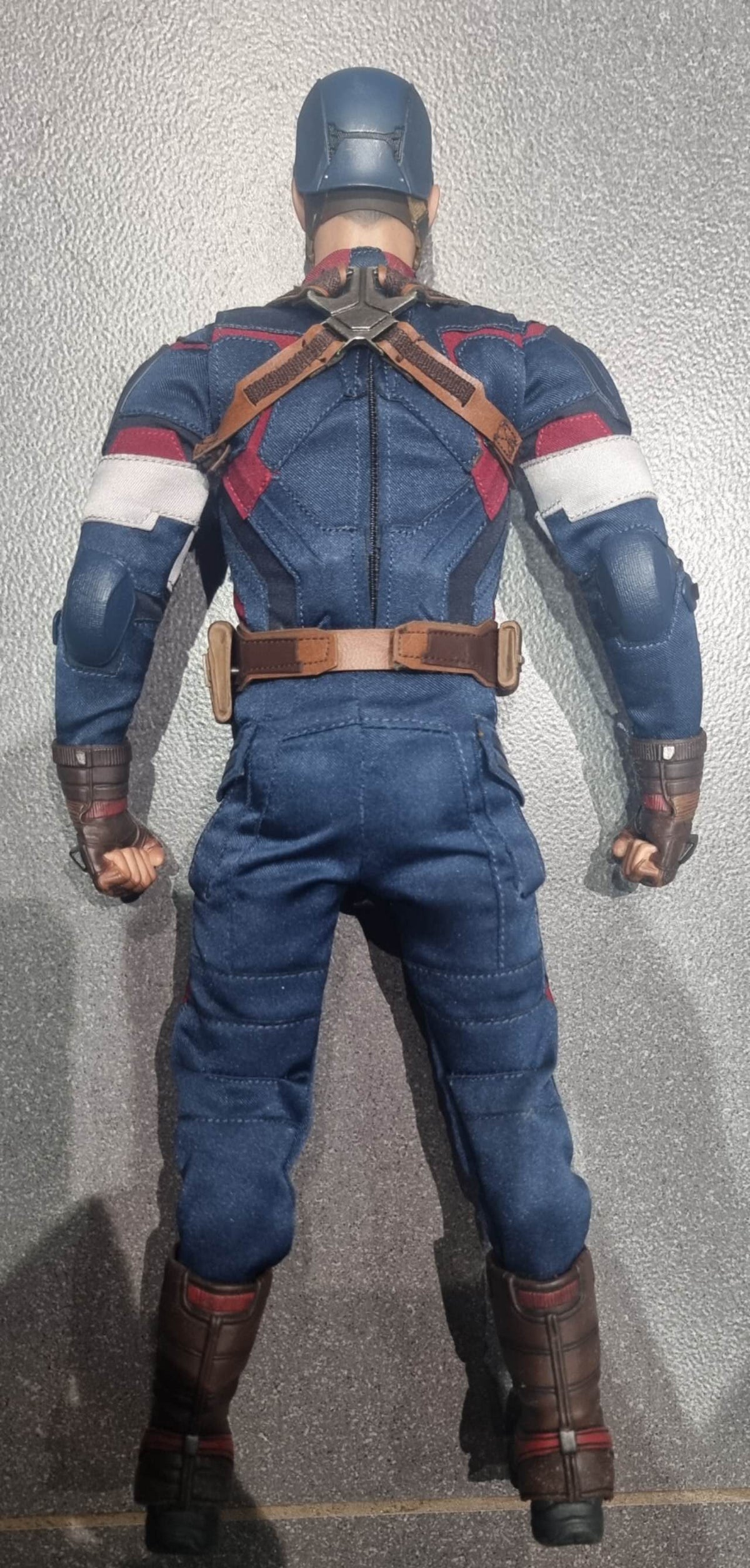 PRE-LOVED - Hot Toys - MMS281 - Captain America (Age of Ultron)