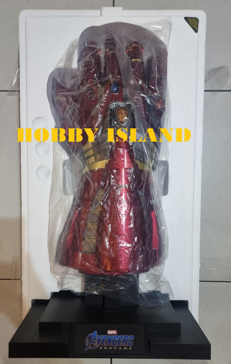PRE-LOVED - Hot Toys - LMS008 - Avengers : Endgame – Life Size Scale Nano Gauntlet (Hulk Version)