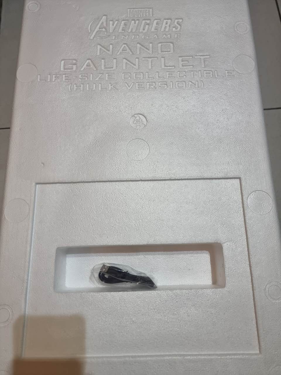 PRE-LOVED - Hot Toys - LMS008 - Avengers : Endgame – Life Size Scale Nano Gauntlet (Hulk Version)