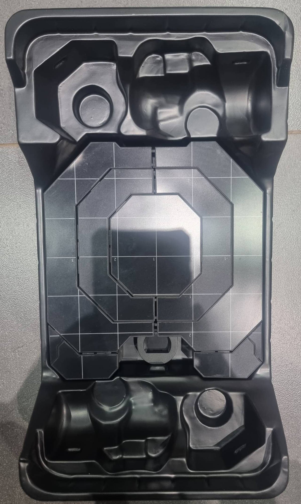 PRE-LOVED - Hot Toys - MMS462D22 - Iron Man Mark IV With Suit-Up Gantry (Diecast Version)