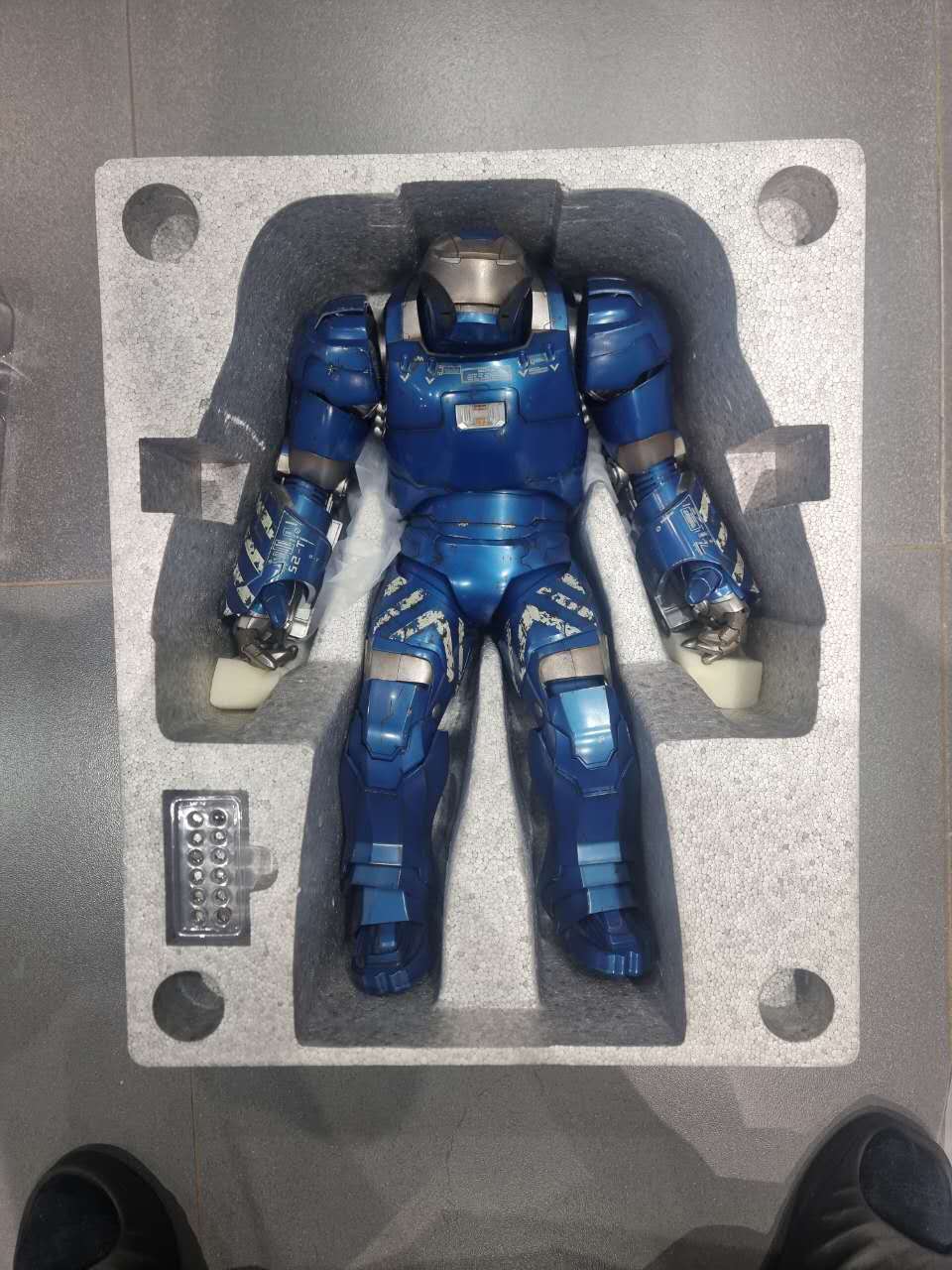 PRE-LOVED - Hot Toys - MMS215 - Iron Man Mark XXXVIII - Igor Armor