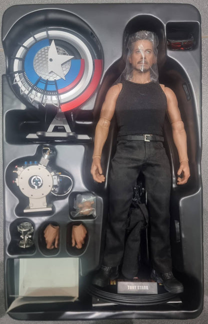 PRE-LOVED - Hot Toys - MMS273 - Iron Man 2: Tony Stark w/ Arc Reactor Creation Accessories Set