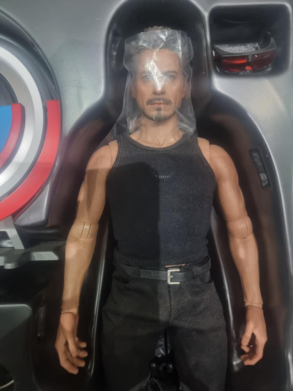 PRE-LOVED - Hot Toys - MMS273 - Iron Man 2: Tony Stark w/ Arc Reactor Creation Accessories Set