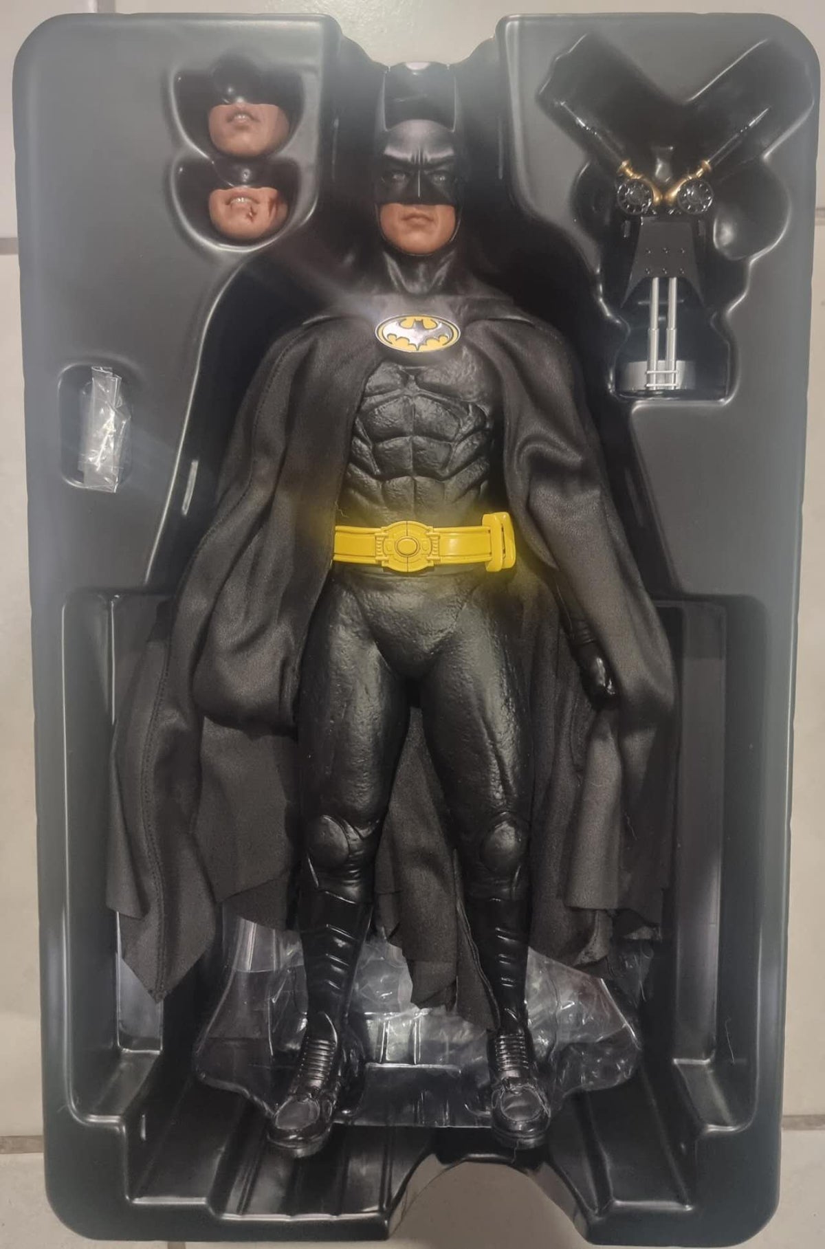 PRE-LOVED - Hot Toys - MMS692 - Batman 1989: Batman