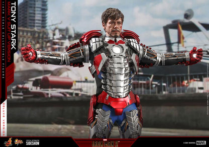 Hot Toys - MMS600 - Iron Man 2: Tony Stark (Mark V Suit Up Ver.) Deluxe