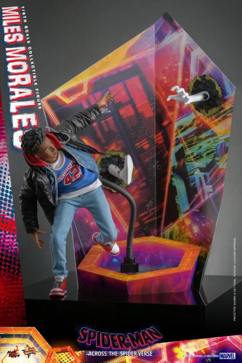 Hot Toys - MMS710 - Spider-Man: Across The Spider-Verse: Part One: Spider-Man (Miles Morales) 1/6 Scale Figure