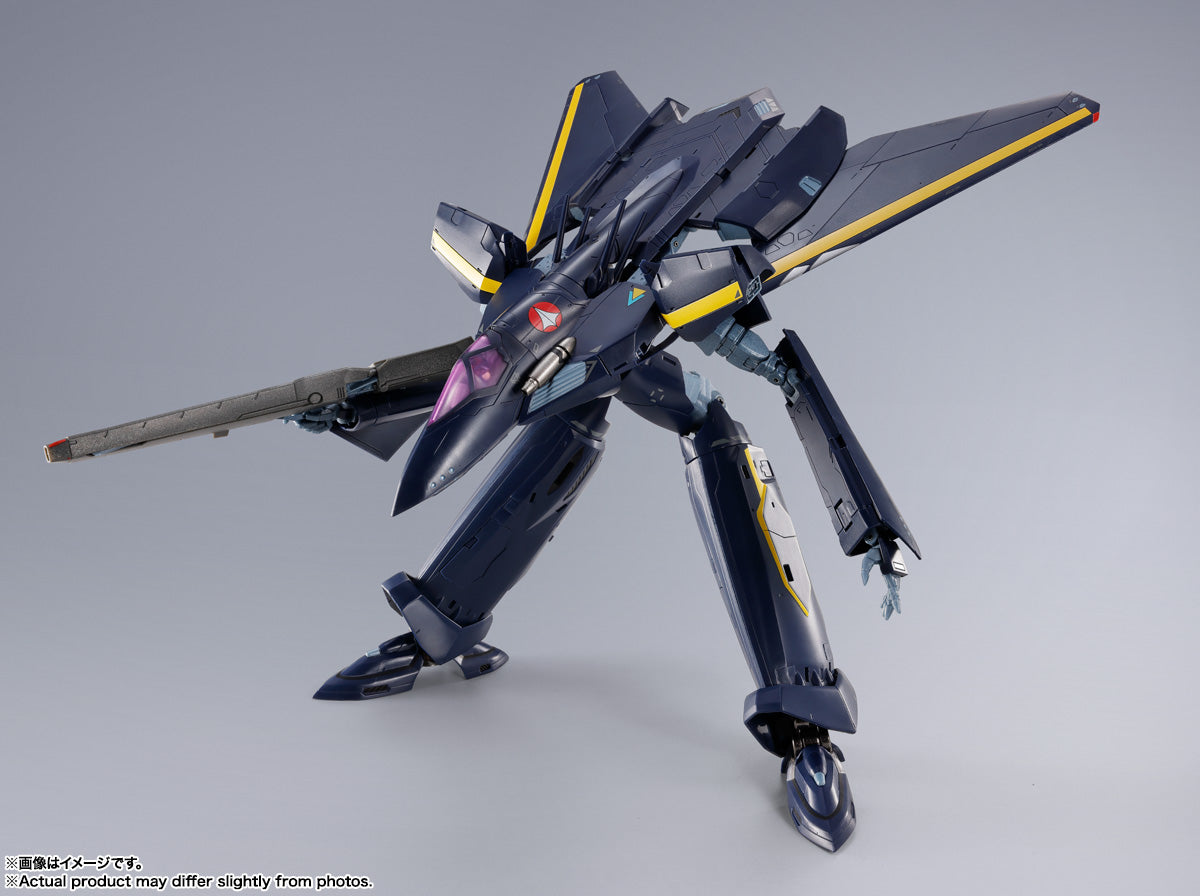 Tamashii Nations - DX Chogokin - Macross 7: VF-17S NIGHTMARE STEALTHVALKYRIE (GAMLIN KIZAKI use)
