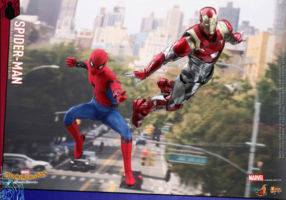 PRE-LOVED - Hot Toys - MMS426 - Spider-Man : Homecoming (Deluxe Version)
