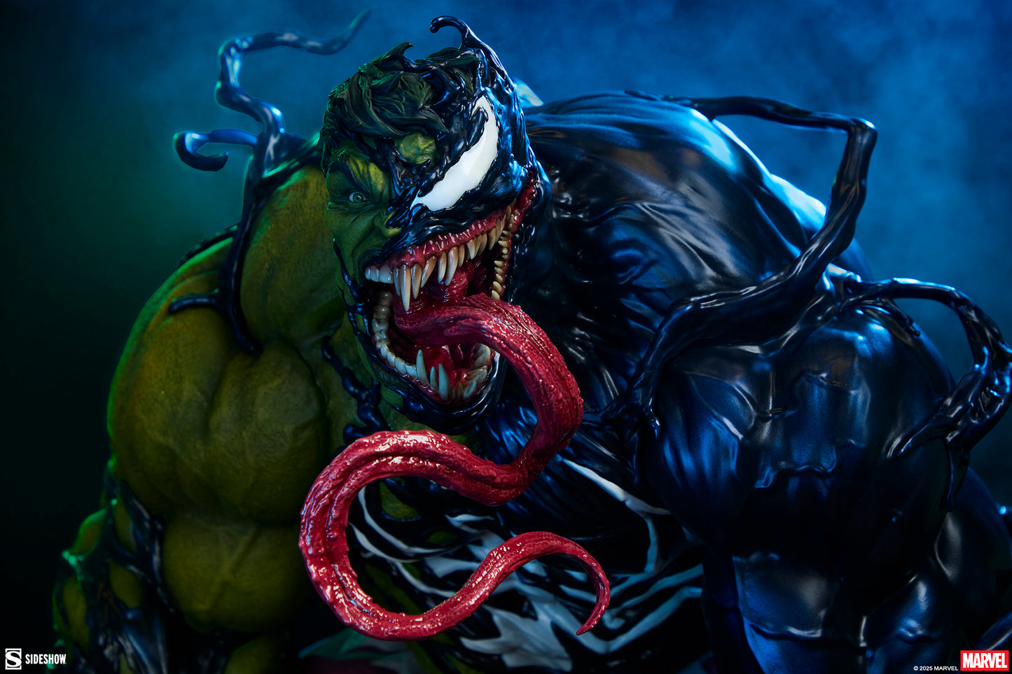Sideshow Collectibles - 300903 - Venomized Hulk Premium Format™ Figure