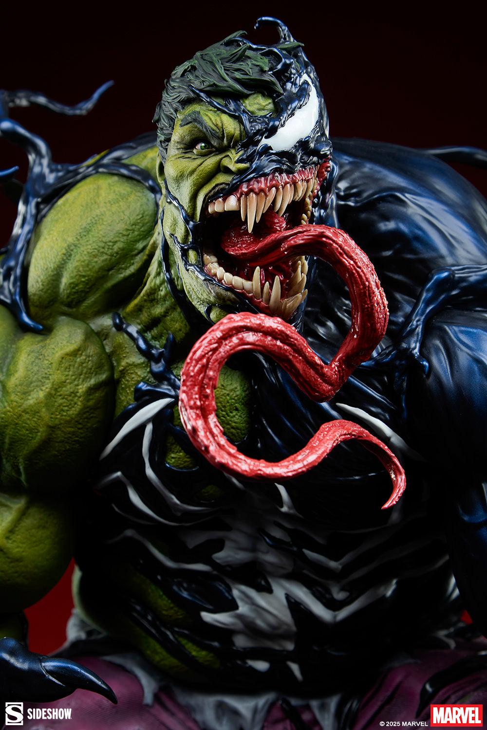 Sideshow Collectibles - 300903 - Venomized Hulk Premium Format™ Figure